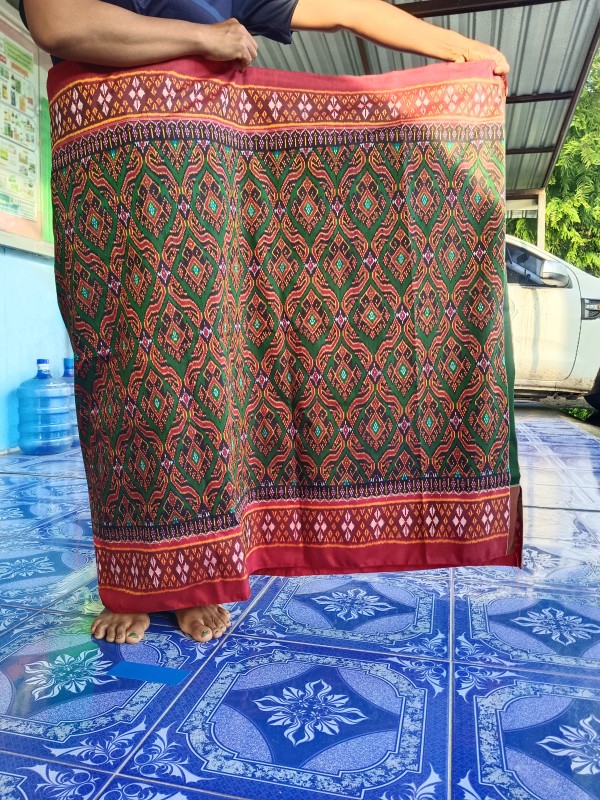 ผ้าไหมลายม้าน้ำ(ซิ่น)