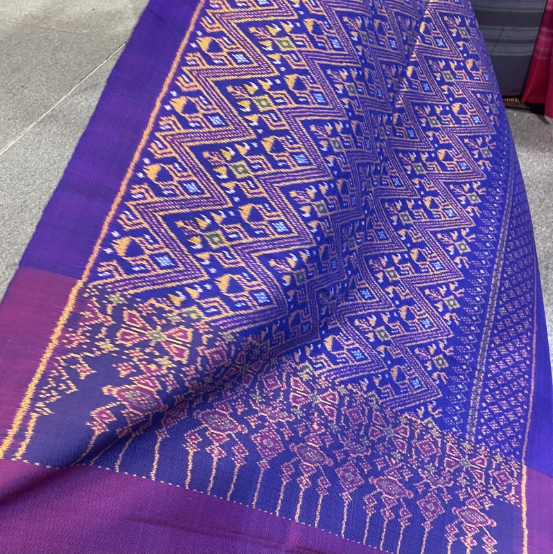 ผ้าไหมยกดอก หน้านางมีครุย