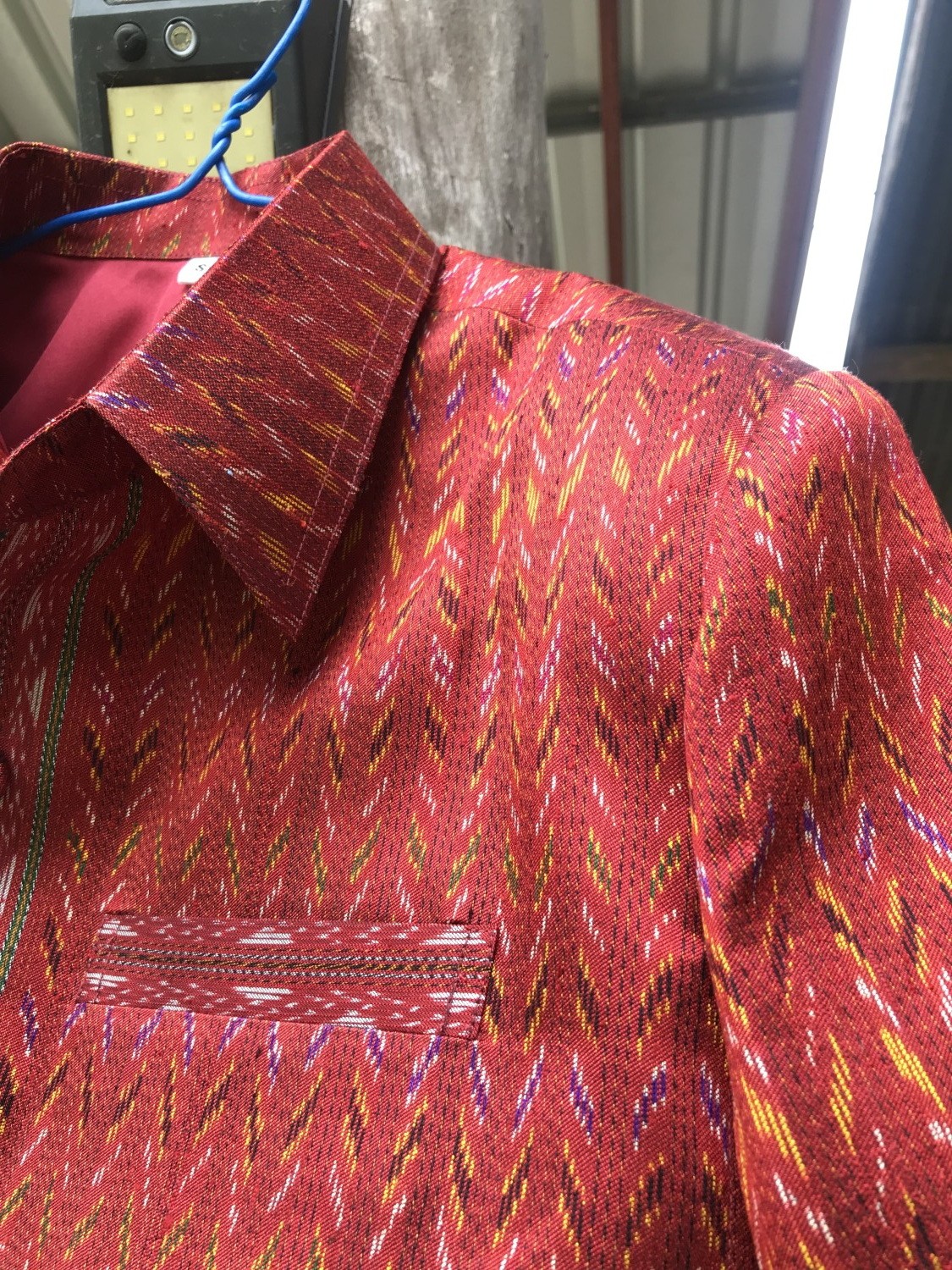 ทรงสูทสากล เสื้อผ้าไหมลายโฮล