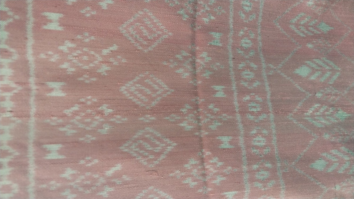 ผ้ไหมมัดหมี่