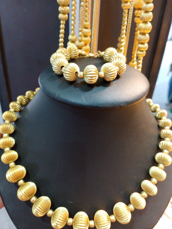 สร้อยลูกตุ้ม