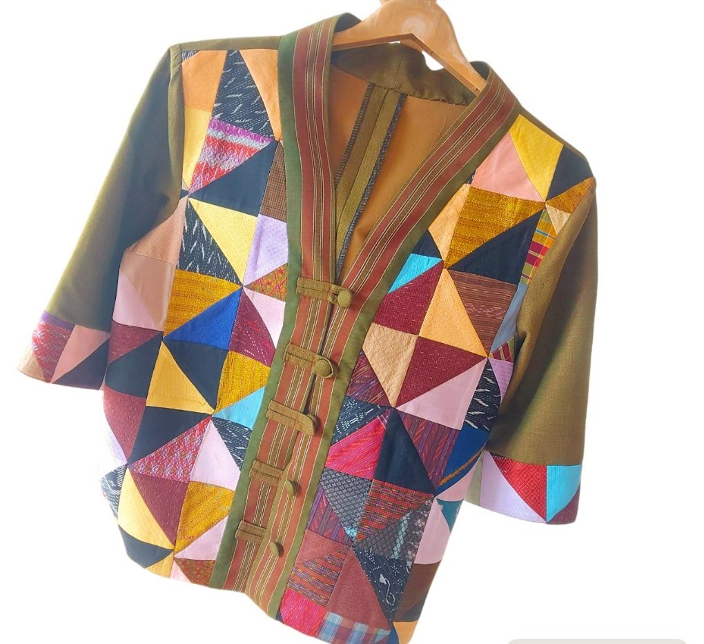 เสื้อไหมต่อลาย