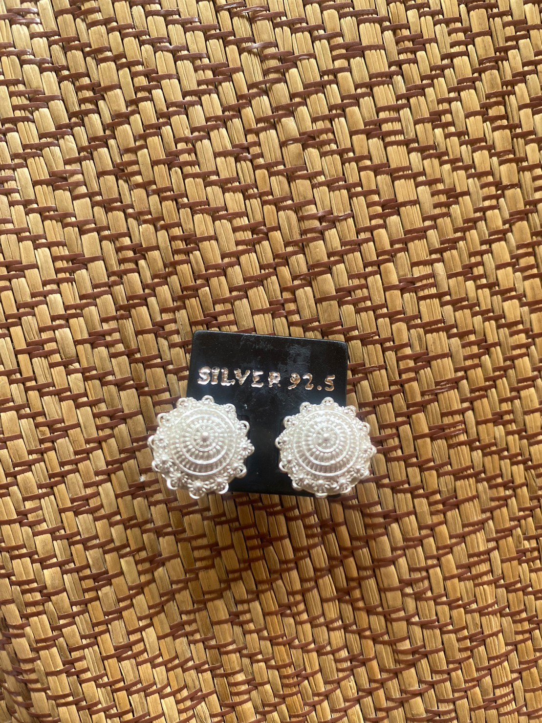 ต่างหูตะเกาลายดอกพิกุล