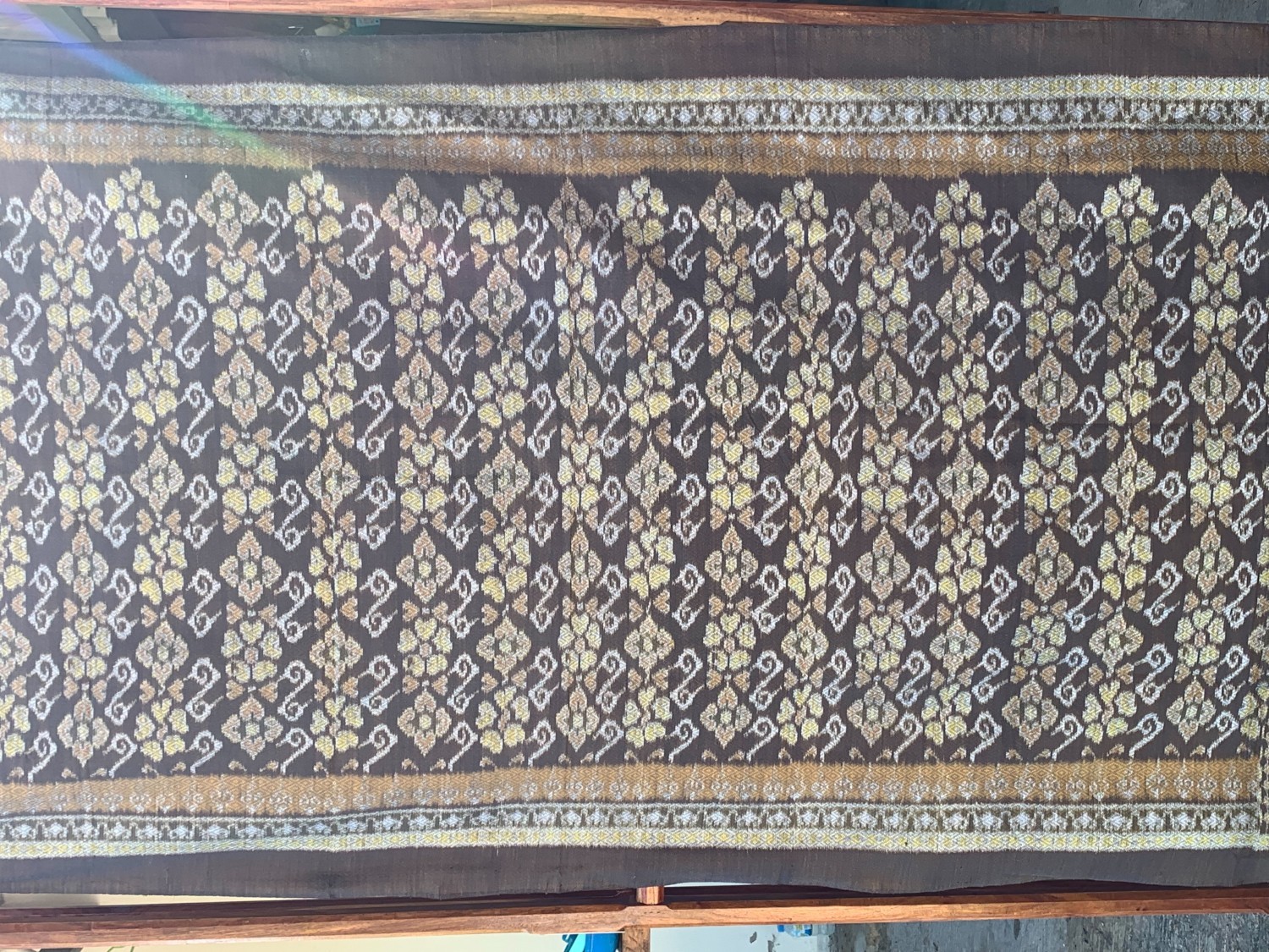 ผ้าไหมลายดอกรักราชกัญญา