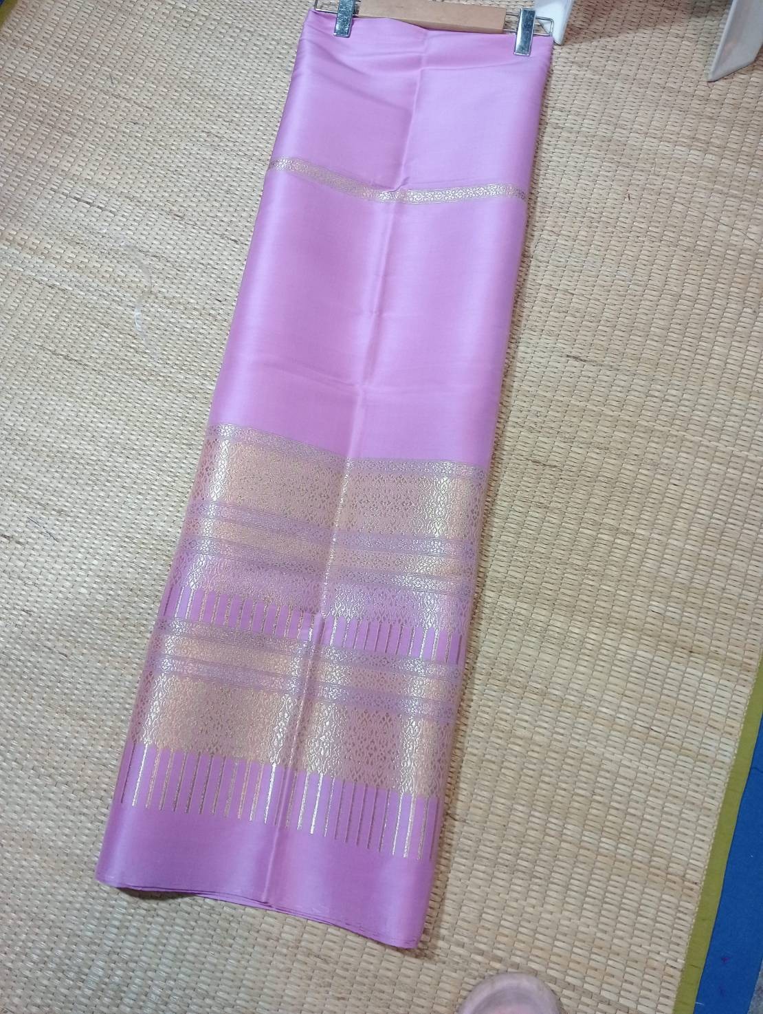 ผ้าไหมยกใหญ่เชิง ผืนเดี่ยว (คละสี คละลาย)