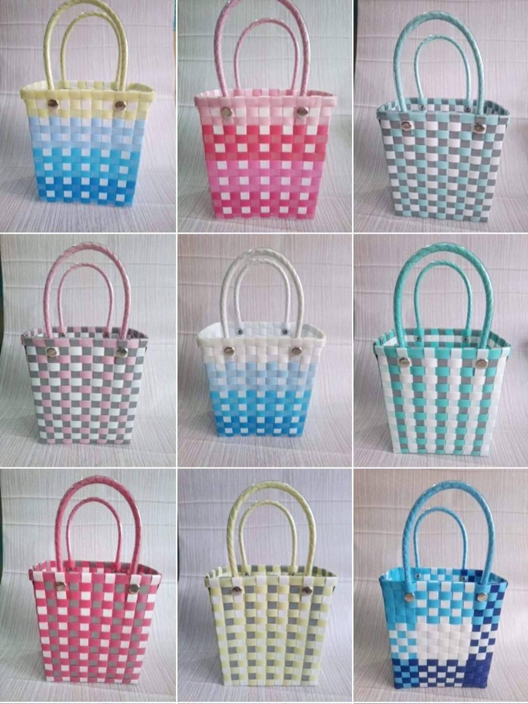 ตะกร้าพลาสติกสานคละลาย