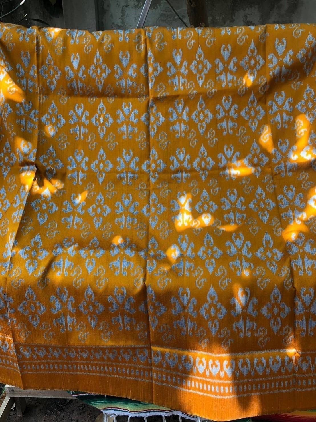 ผ้าไหมสีธรรมชาติ