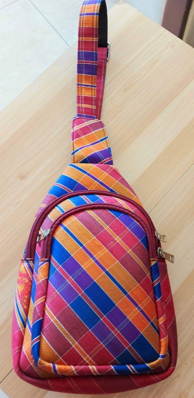 เป้ผ้าขาวม้าไหมคาด อก