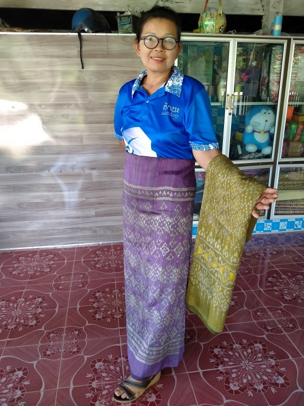 ผ้าไหมทอมือดอกรักราชกัญญาสีธรรมชาติ