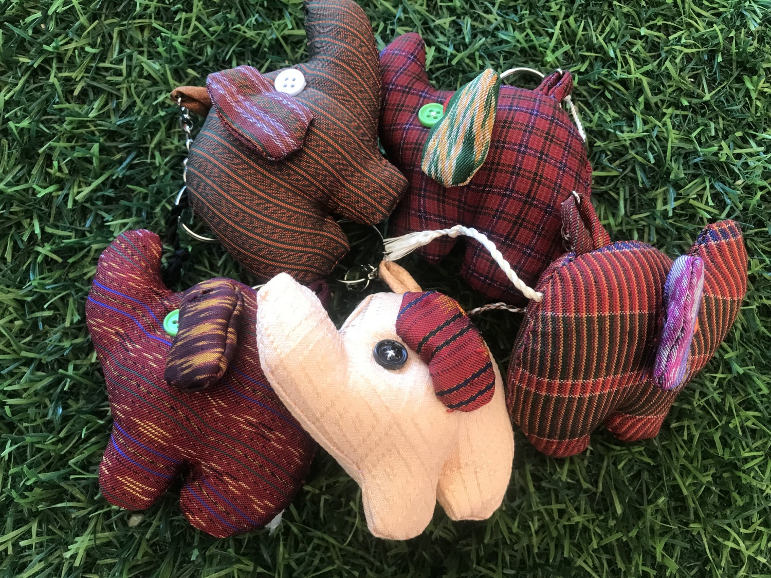 พวงกุญเเจช้างผ้าไหม