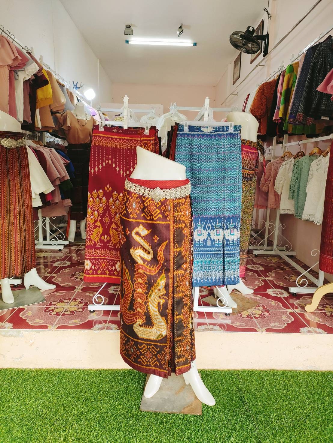 ผ้ามัดหมี่ ลายนาคพันทรัพย์ ทอ 6 ตะกอ สีเคมี