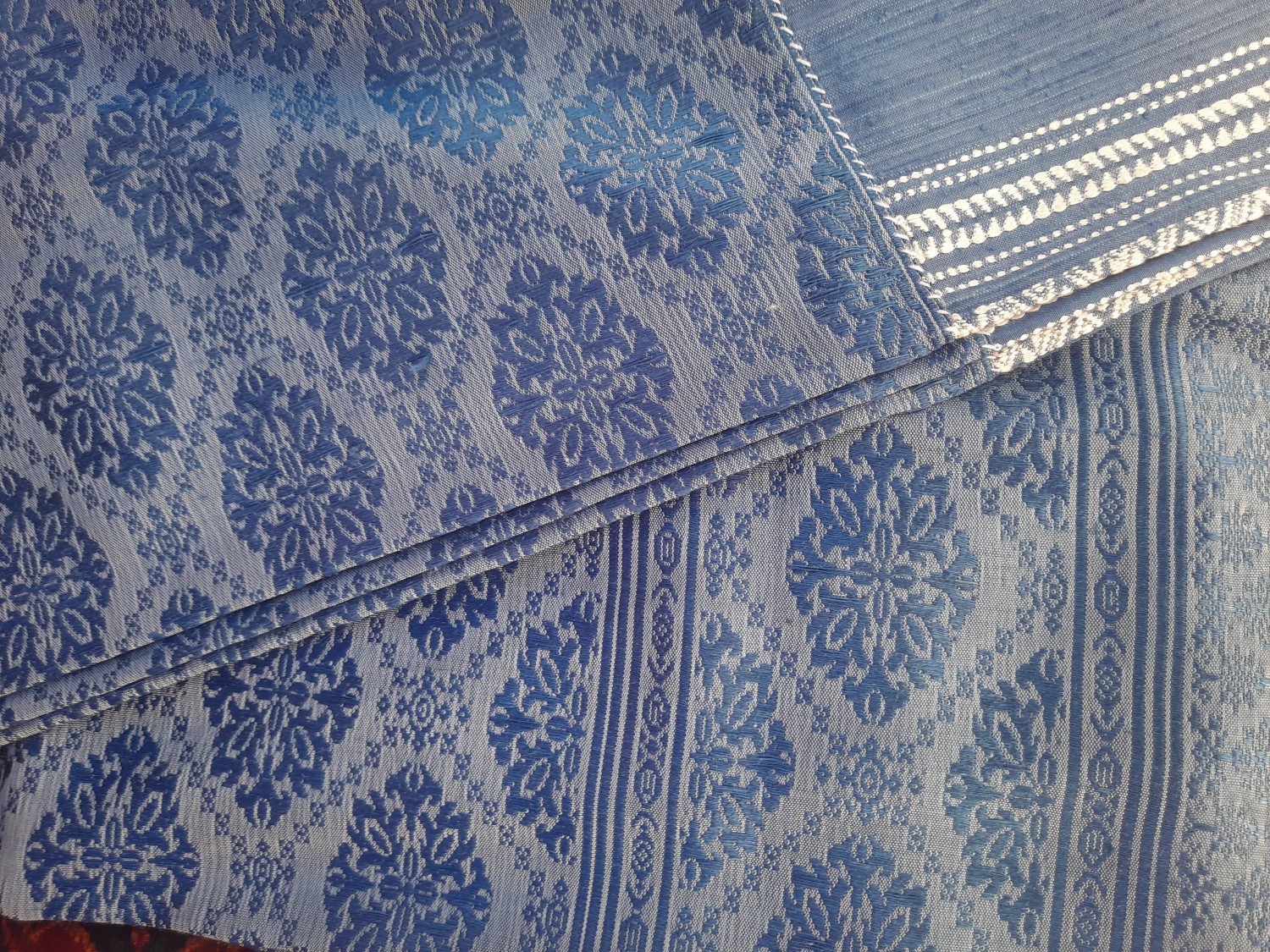 ผ้าไหมแก้วมณี 106 ตะกอ