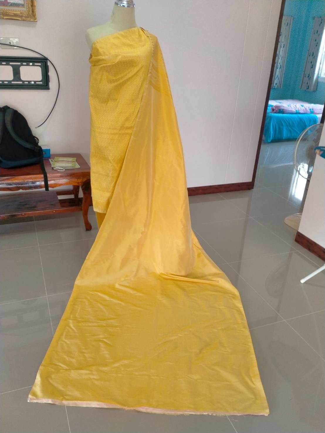 ผ้ายกดอกลายขอเจ้าฟ้า