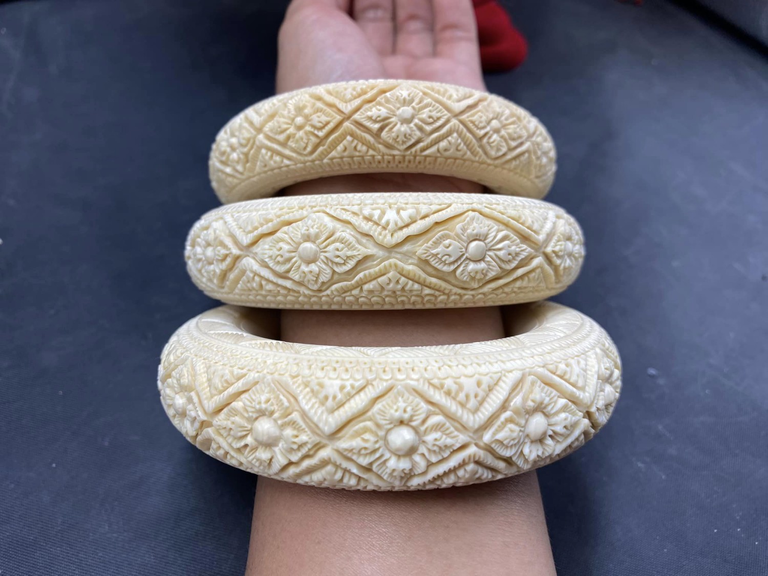 กำไล 30 มิล ทรงโดนัด แกะสลัก