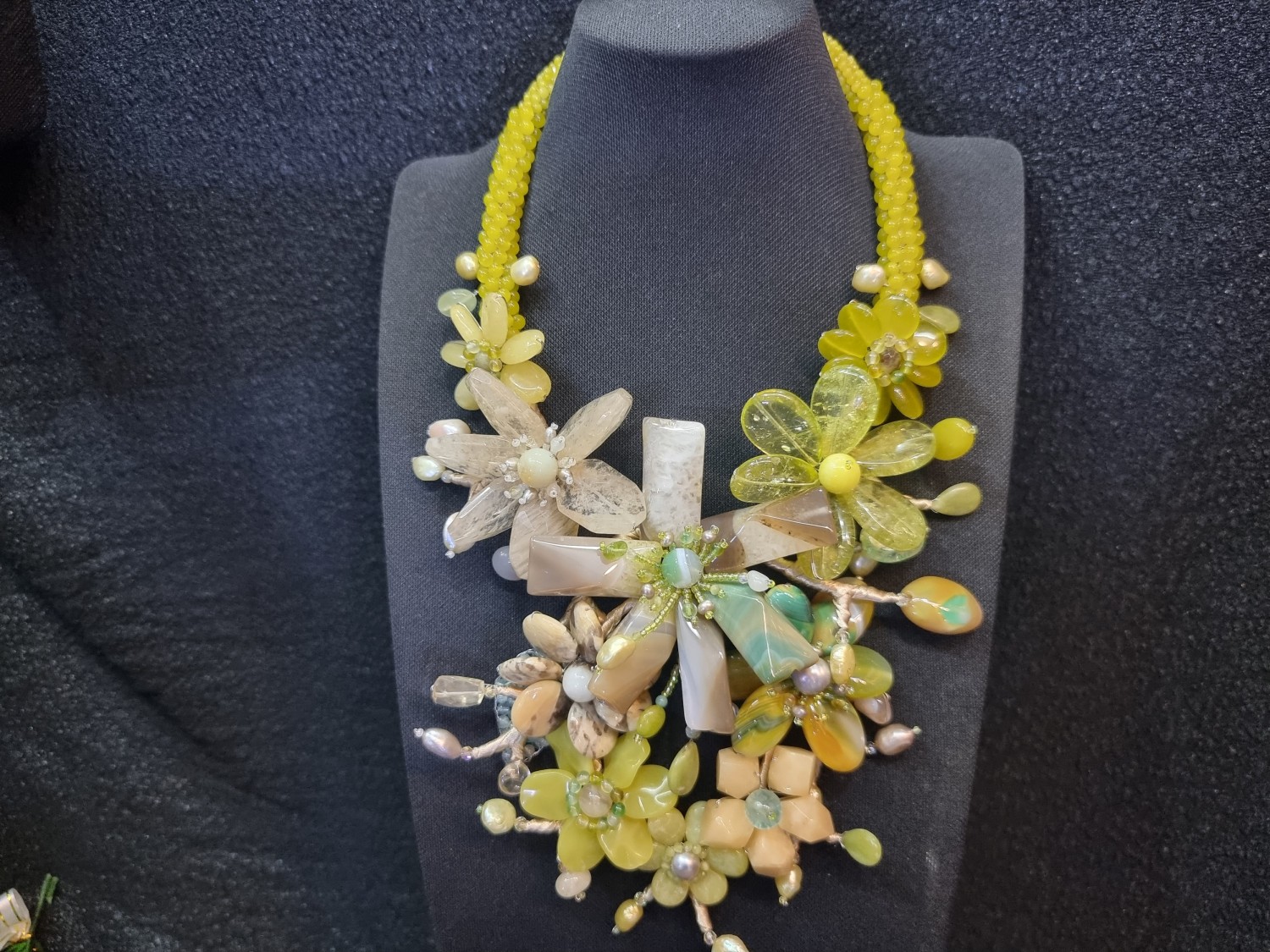 สร้อยหินอาเกดดอกไม้