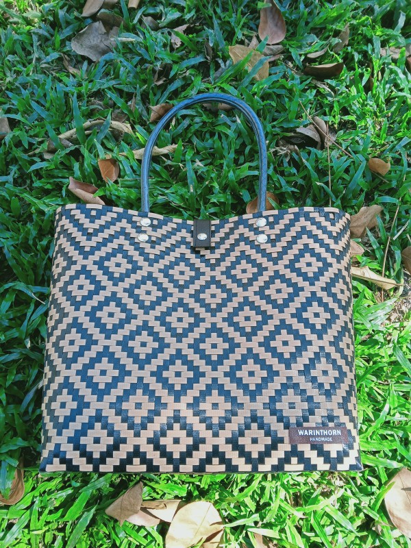 กระเป๋าสานลายดอกแก้ว