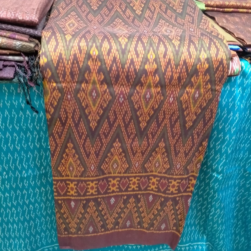 ผ้าไหมมัดหมี่