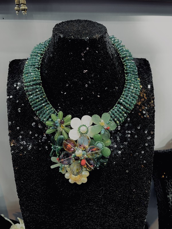 สร้อยร้านนาดดอกไม้เขียว