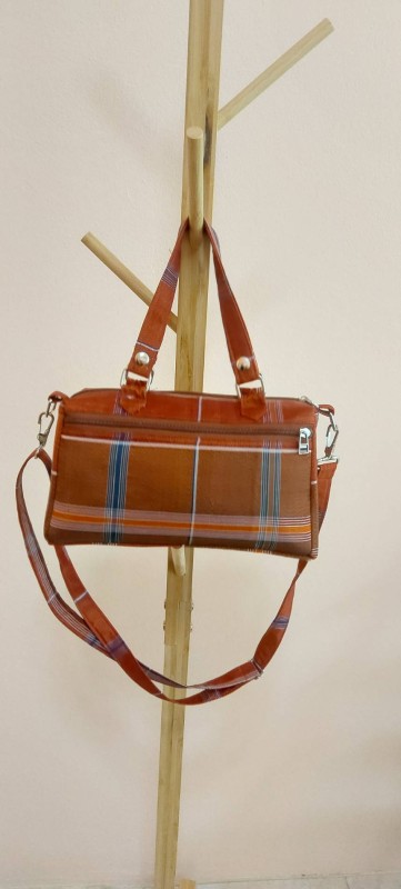 กระเป๋าผ้าไหมแท้ลายสโหร่งทรงกล่อง 3 ช่อง