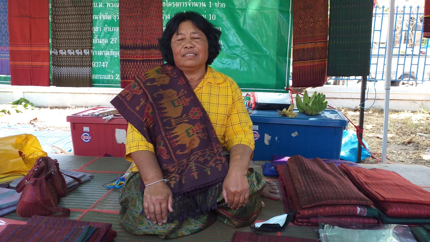 กลุ่มทอผ้าไหมบ้านโพนบุ(สมโภชน์ผ้าไหม)