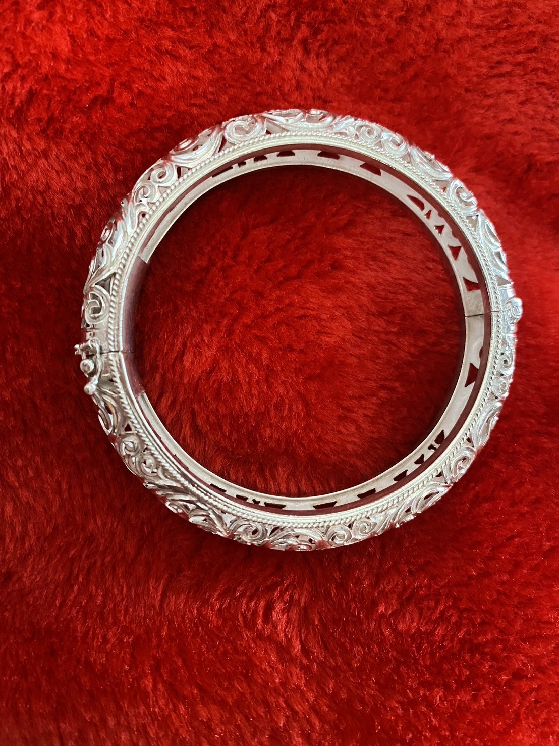 กำไลเงินเเท้ฉลุลาย