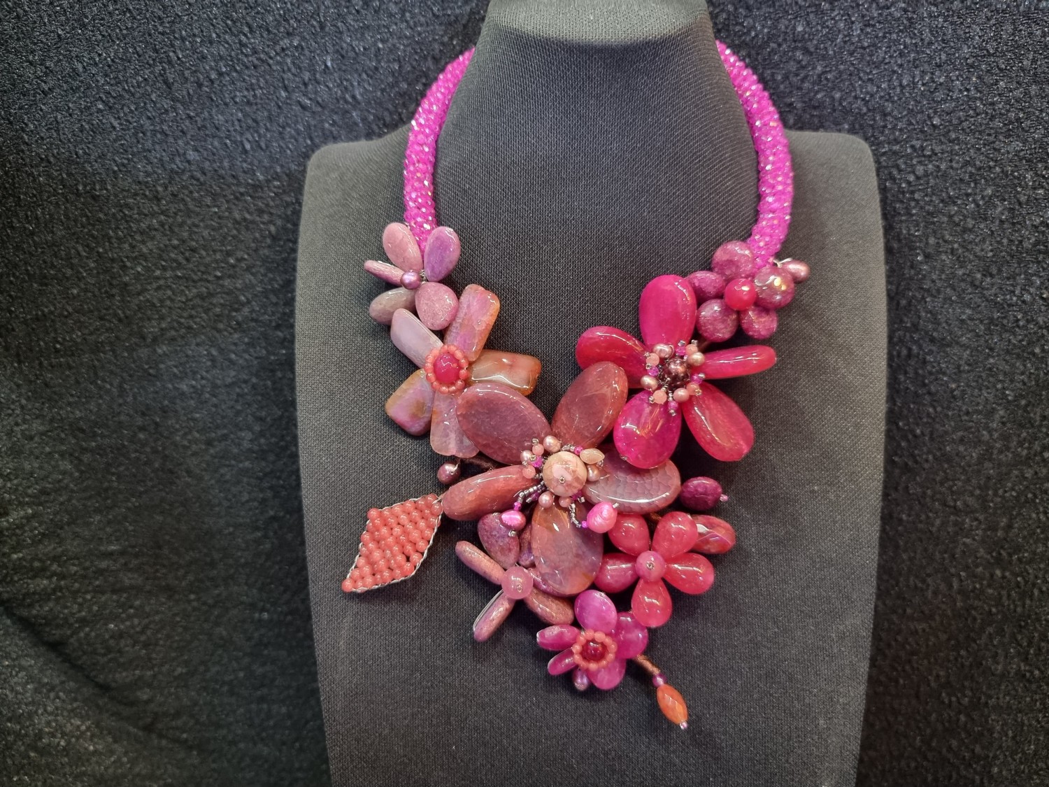 สร้อยอาเกดดอกไม้ชมพู