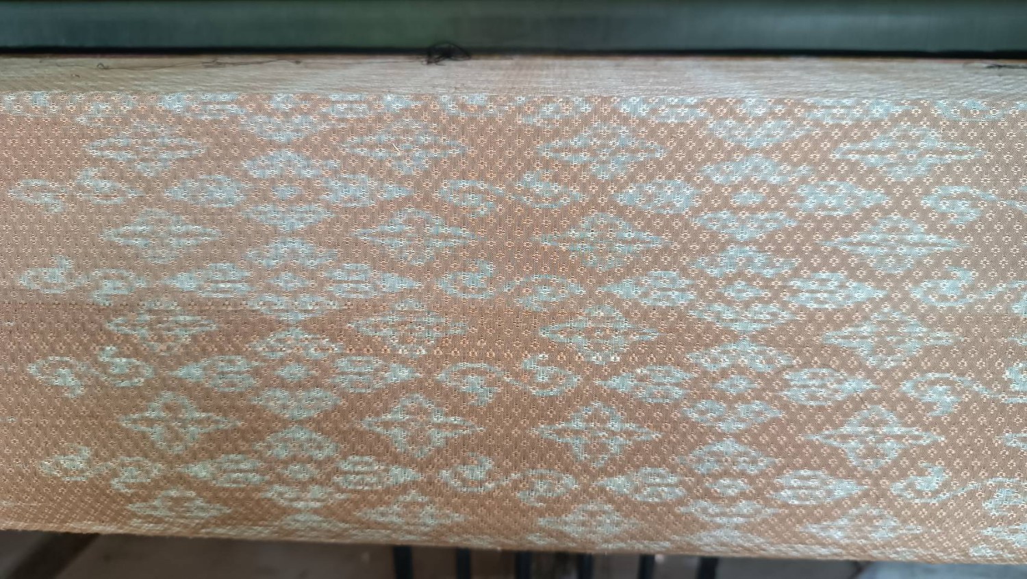 ผ้าไหมลายดอกรักราชกัญญา