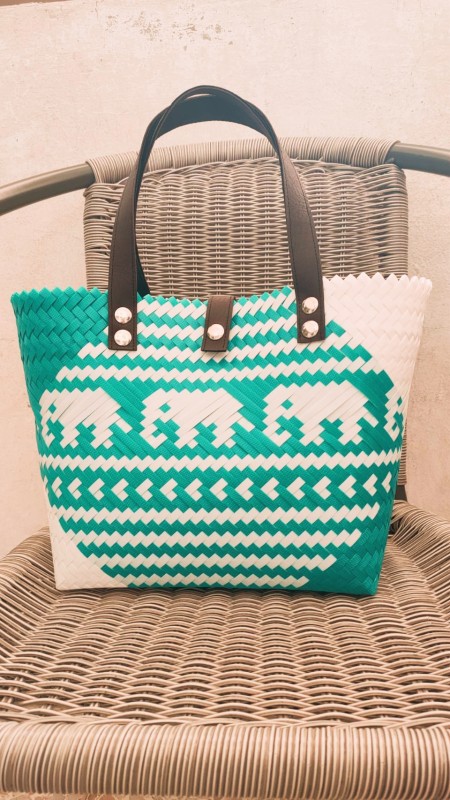 กระเป๋าสานลายช้างน้อย