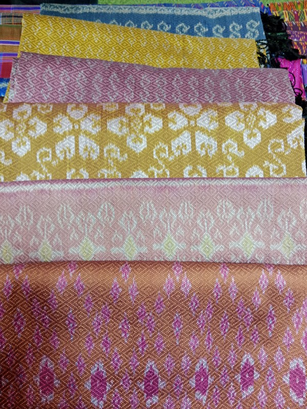 ผ้าไหมมัดหมี่ลาย