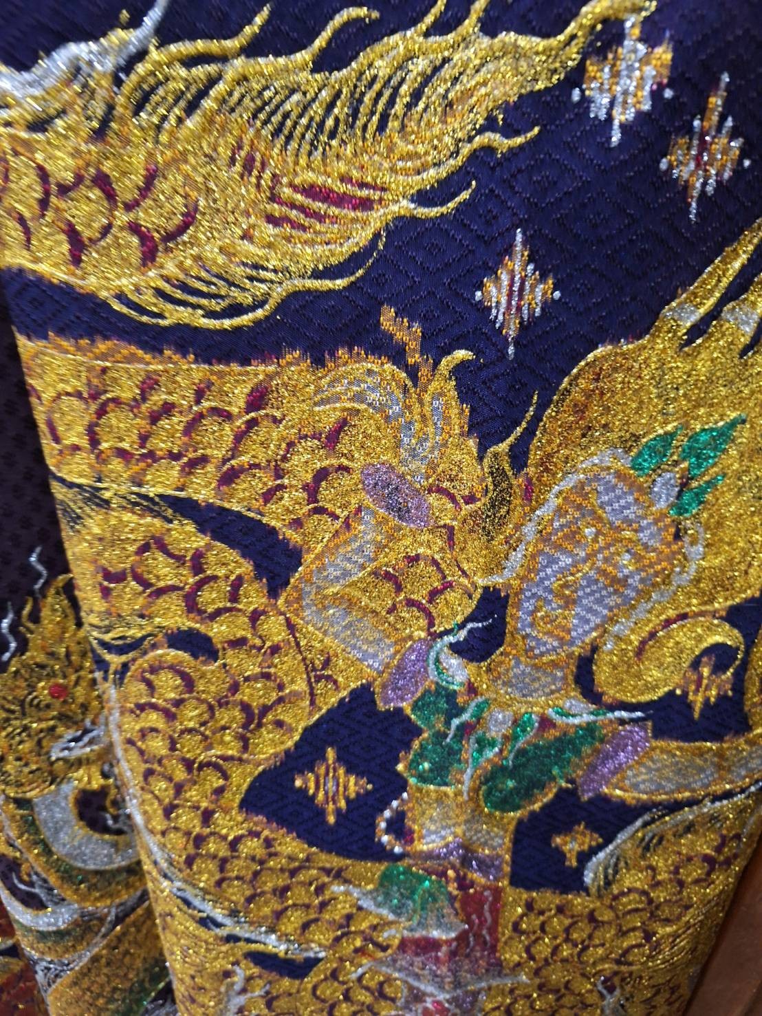 ผ้ามัดหมี่ (เขียนทอง)