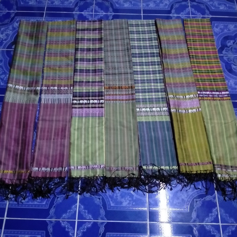 ผ้าไหมสีธรรมชาติ