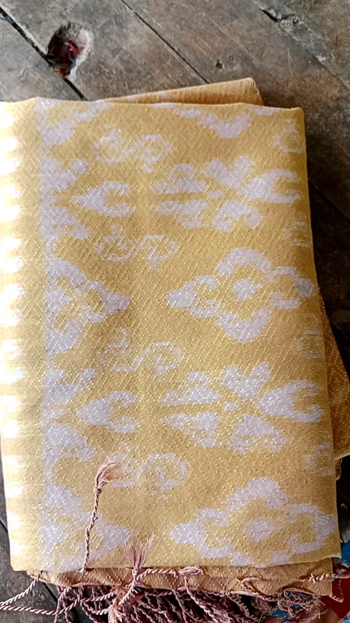 ผ้าไหมมัดหมี่ลายดอกรักราชกัญญา