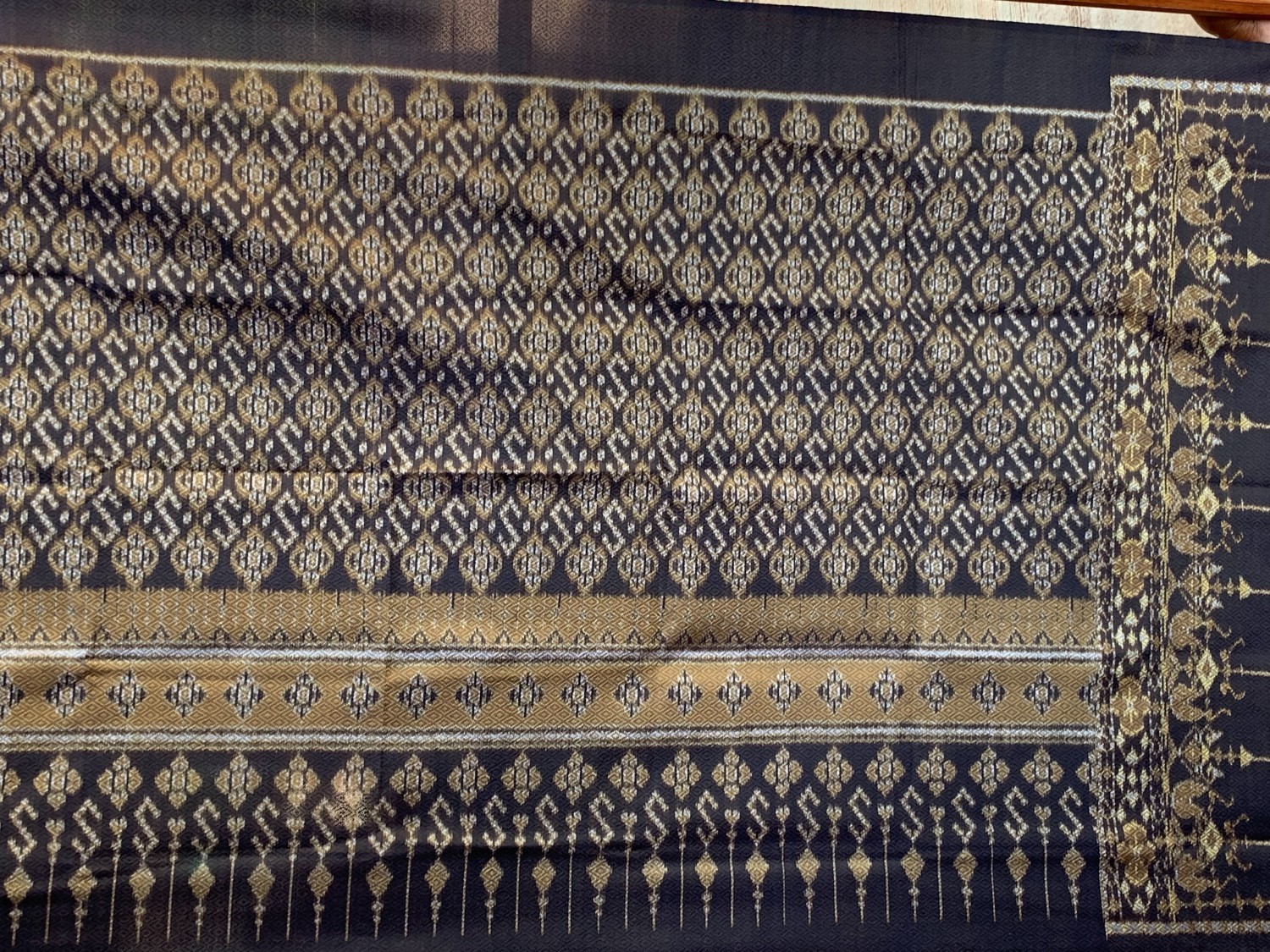 ผ้ามัดหมี่ลายขอประยุกต์