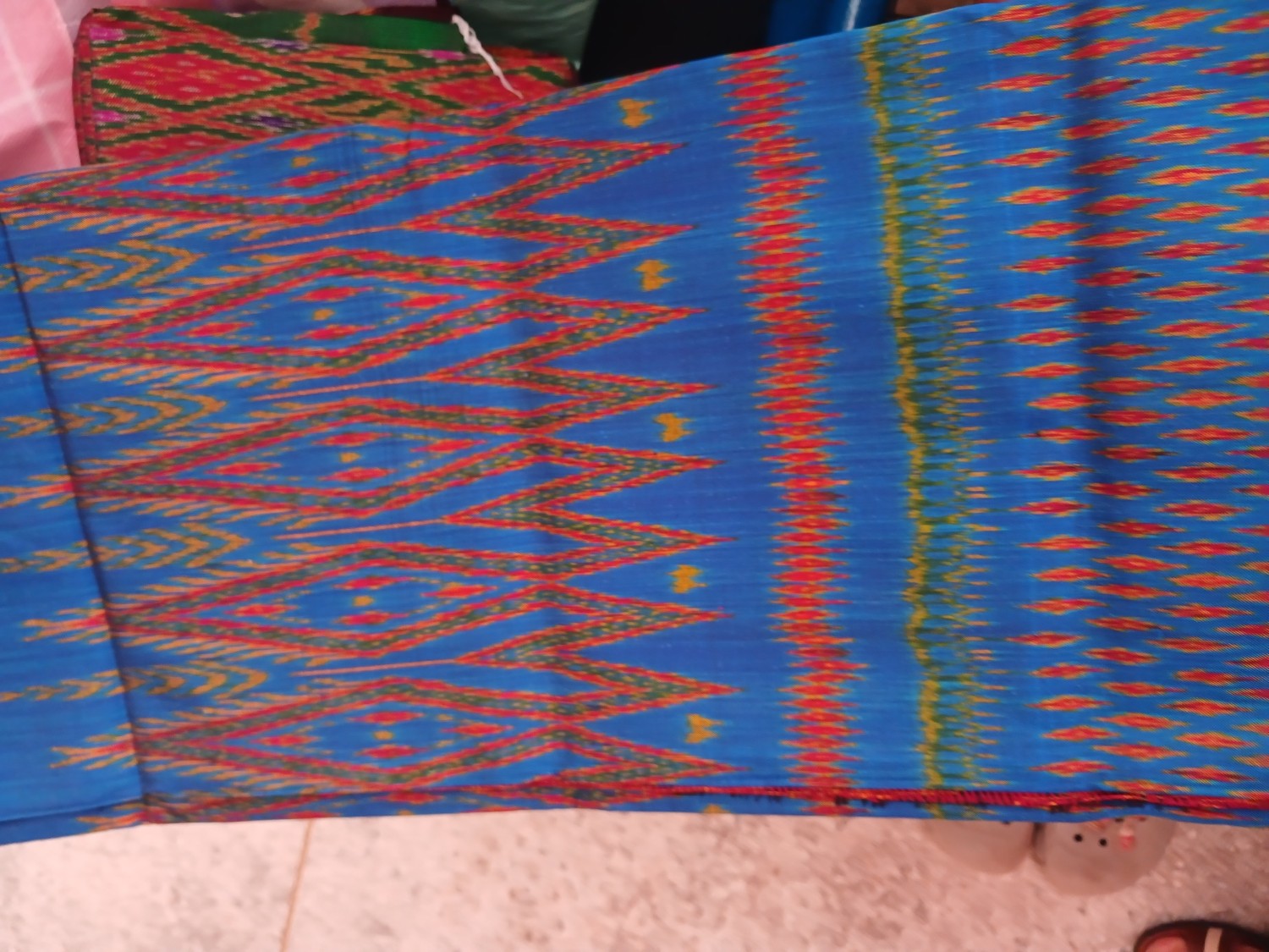 ผ้าไหมมัดหมี่ลายต้นสน