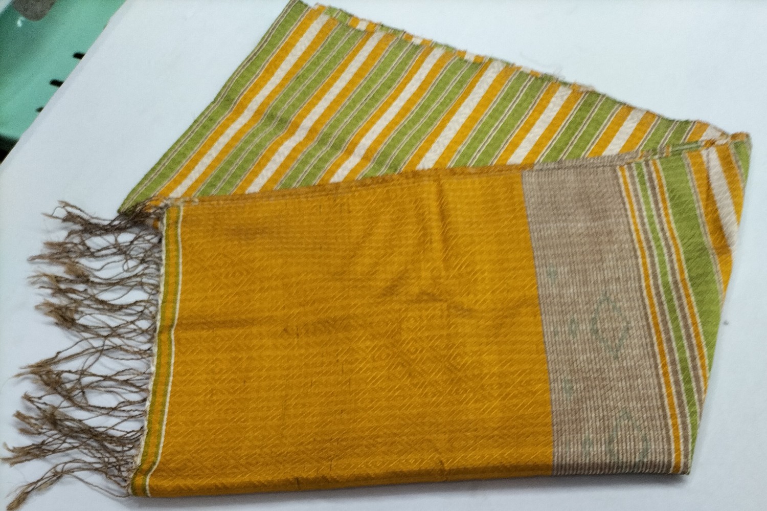 ผ้าคลุมไหล่สีธรรมชาติ ยกดอก