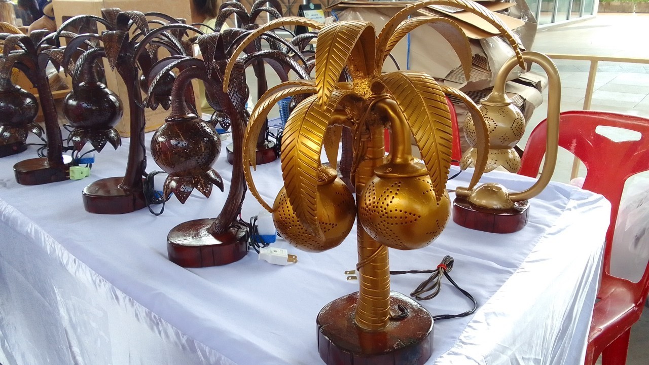 โคมไฟกะลามะพร้าว