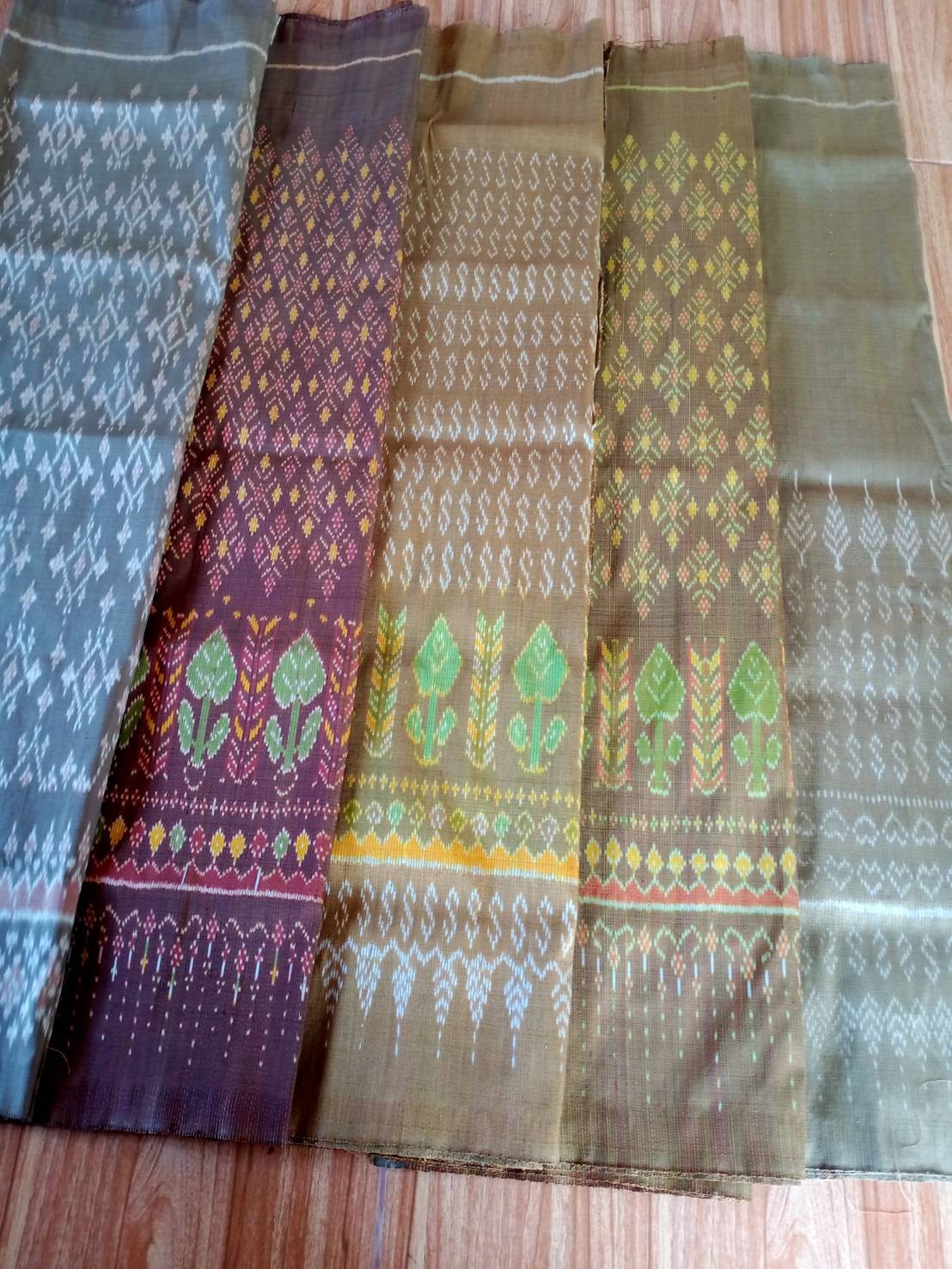 ผ้าไหมโฮลกะดาด