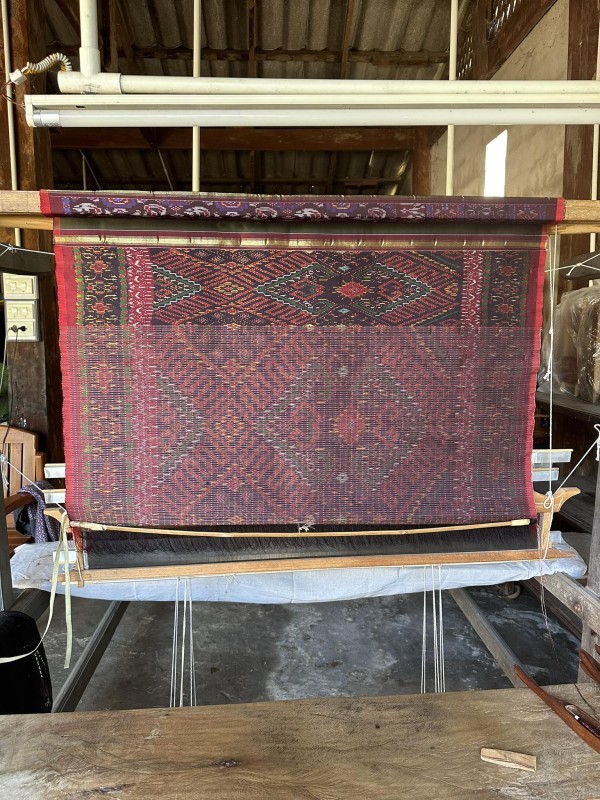 ผ้าลาย นาคโคมใหญ่ ทอสลายลาย โฮลเสร็ย เทคนิคยกทอง มัดหมี่ หางกระรอก ขนาด 1*2 เมตร ราคา 19,000 บาท