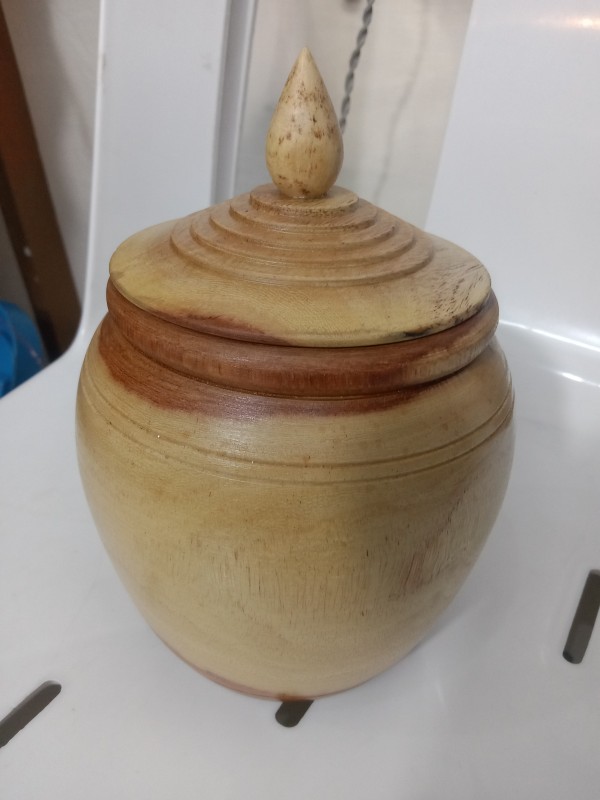 โอ่งไม้ประดุ่