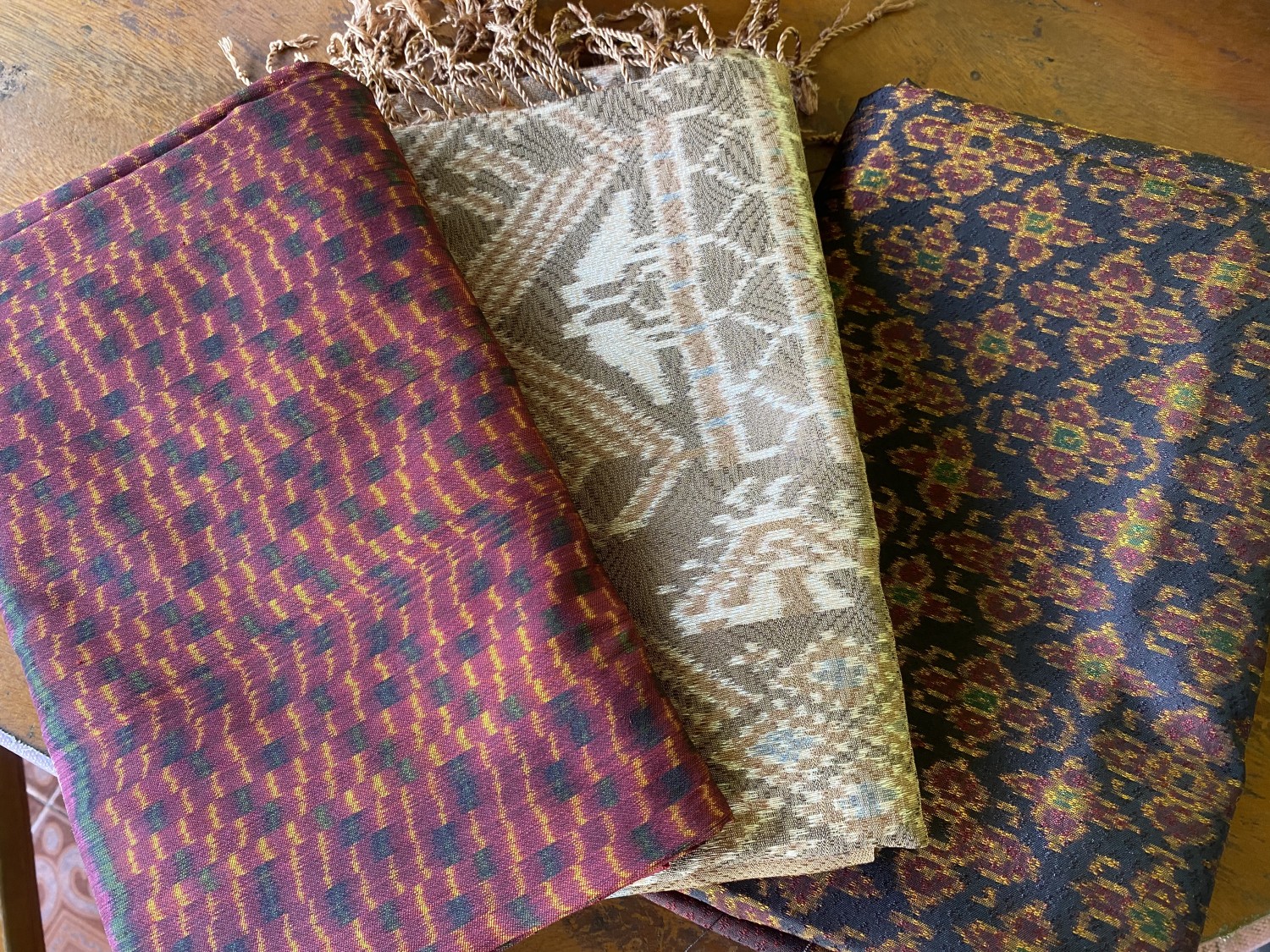 กลุ่มสตรีทอผ้าไหมบ้านแจรน