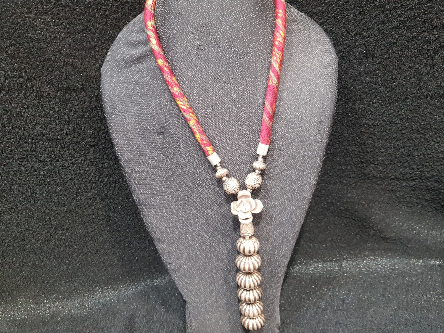 สร้อยไหมจี้ปะคำ