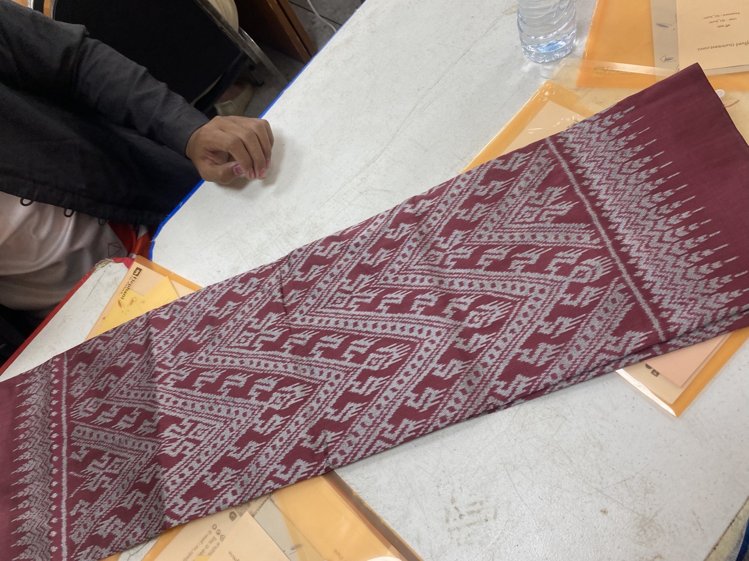 ผ้าไหมมัดหมี่สีธรรมชาติ