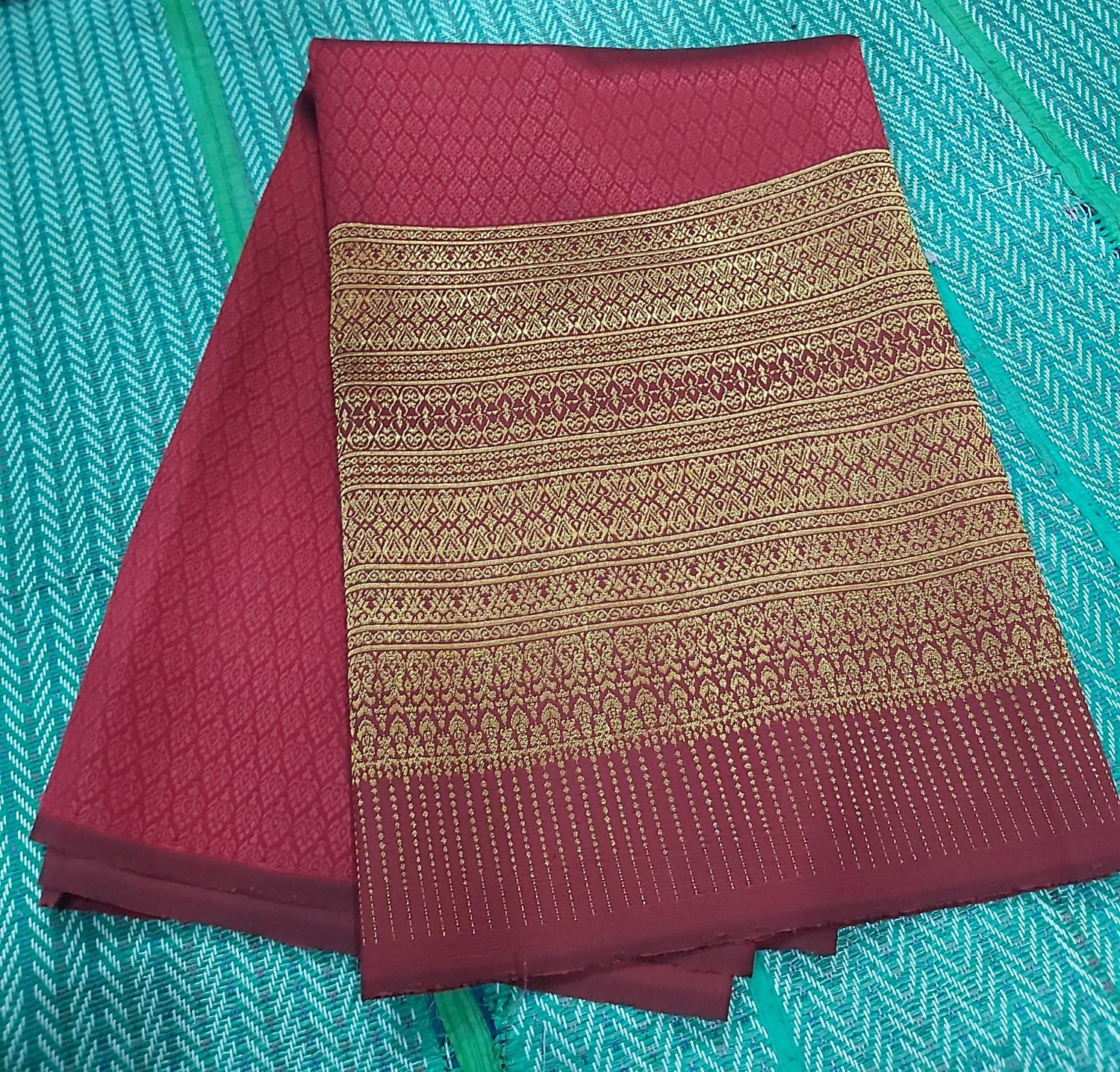 ผ้าไหมยกดอก