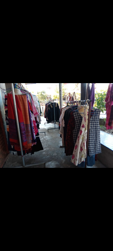 เสื้อผ้ามือสอง