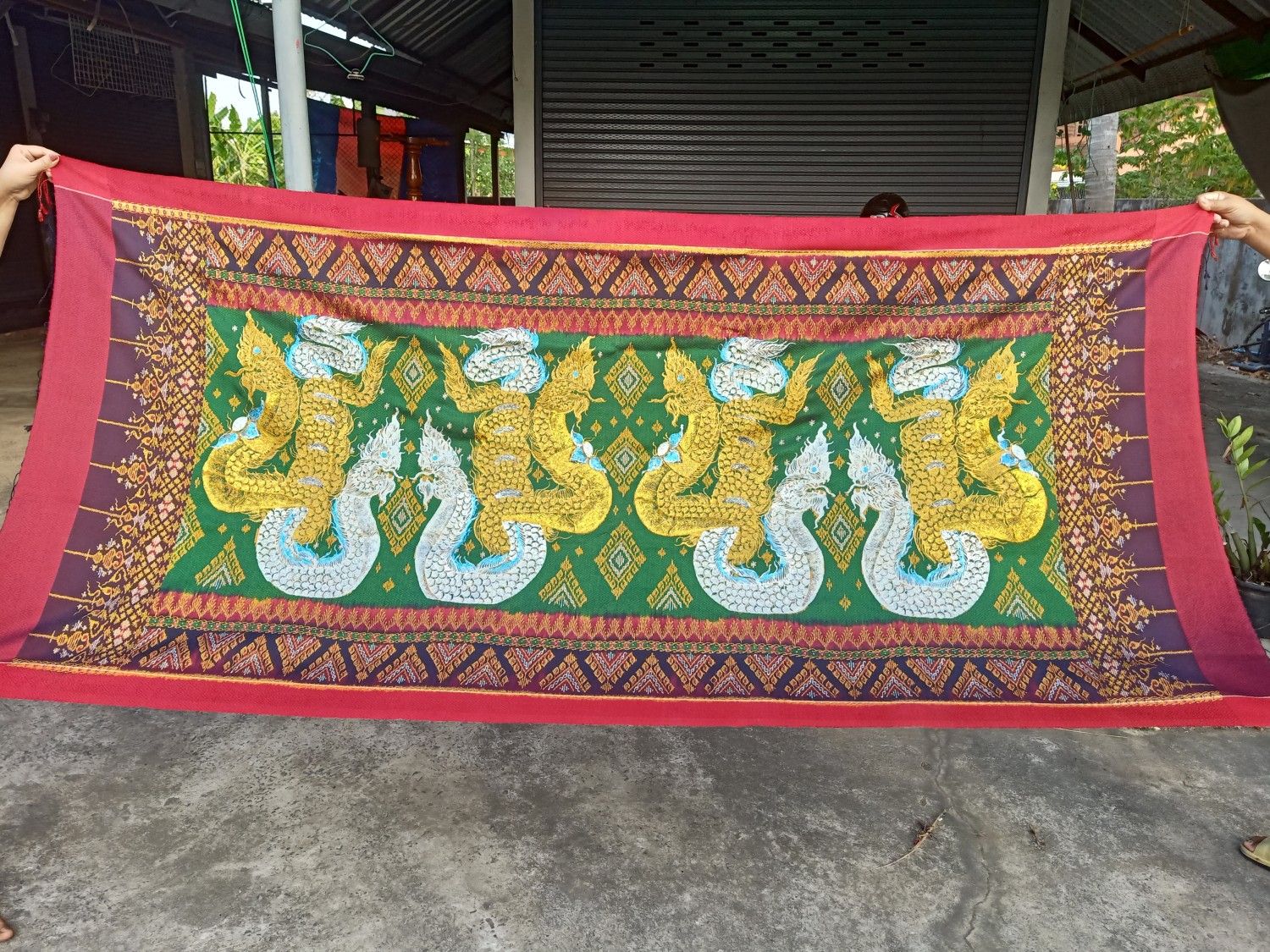 ผ้าไหมสุรินทร์ พญานาคเขียนทอง