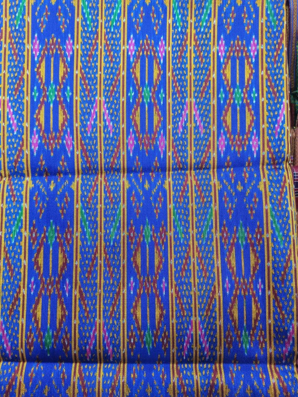 ผ้าไหมมัดหมี่ลายนางงาม