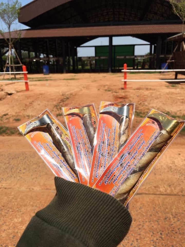 ตะขอเชือกหนังปะกำ