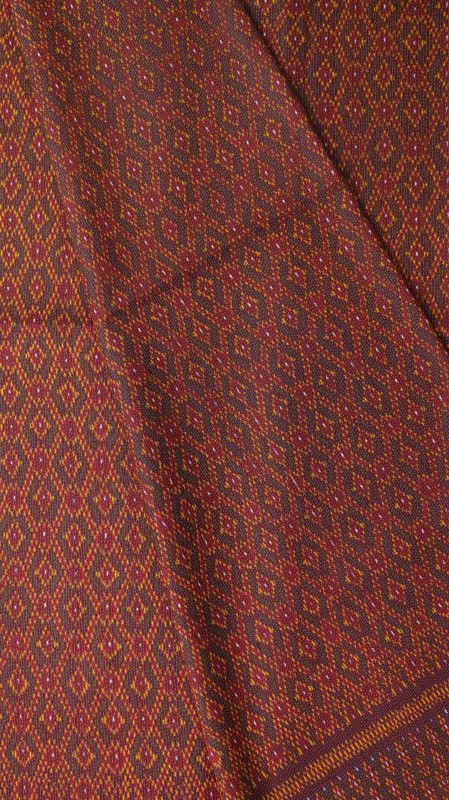 ซิ่น ผ้าไหมมัดหมี่ 3ตะกอ ตีเกลียว งานชั้นครู ขนาด1x2เมตร พื้นสีแดง รหัส R2Q-66-08196704