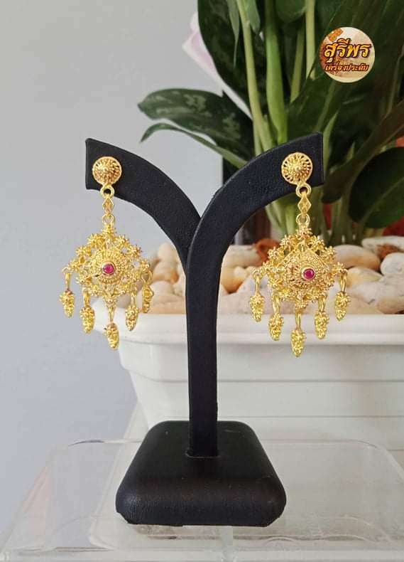 ทองเหลือง ต่างหูพิกุลพร้อมฝังเพชร ลายโบราณ