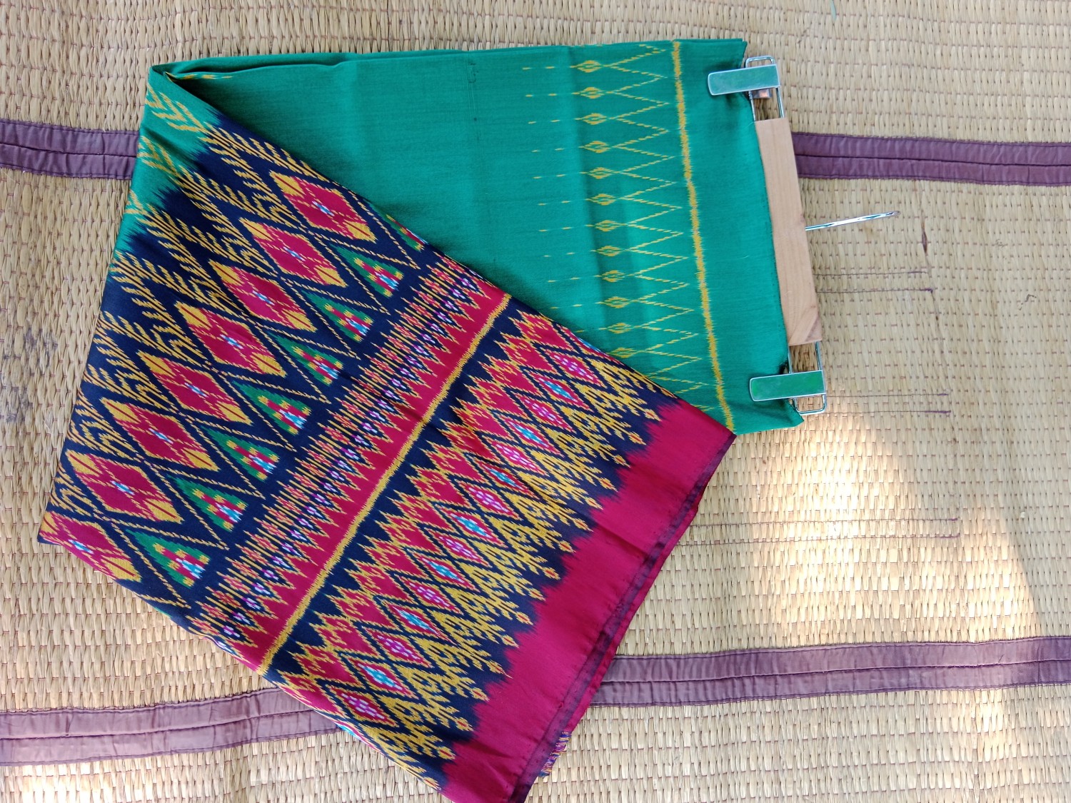 ผ้าไหมมัดหมี่ลาย